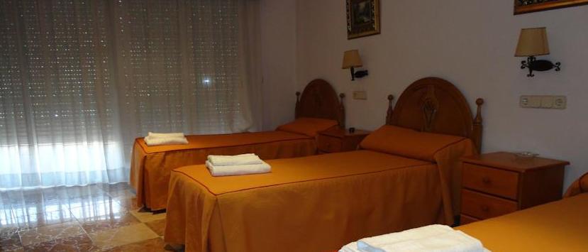 Hostal Gran Via Pinto Exterior photo