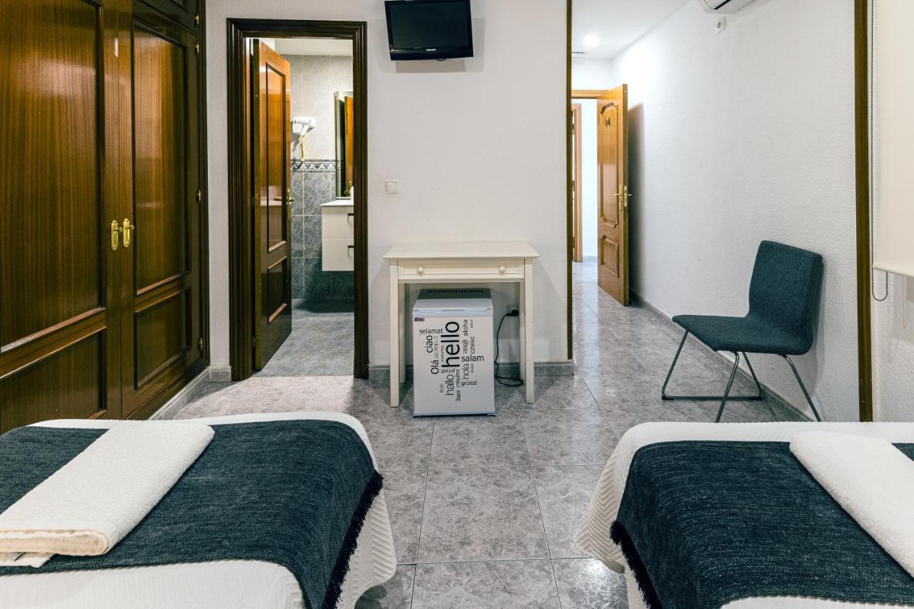 Hostal Gran Via Pinto Exterior photo