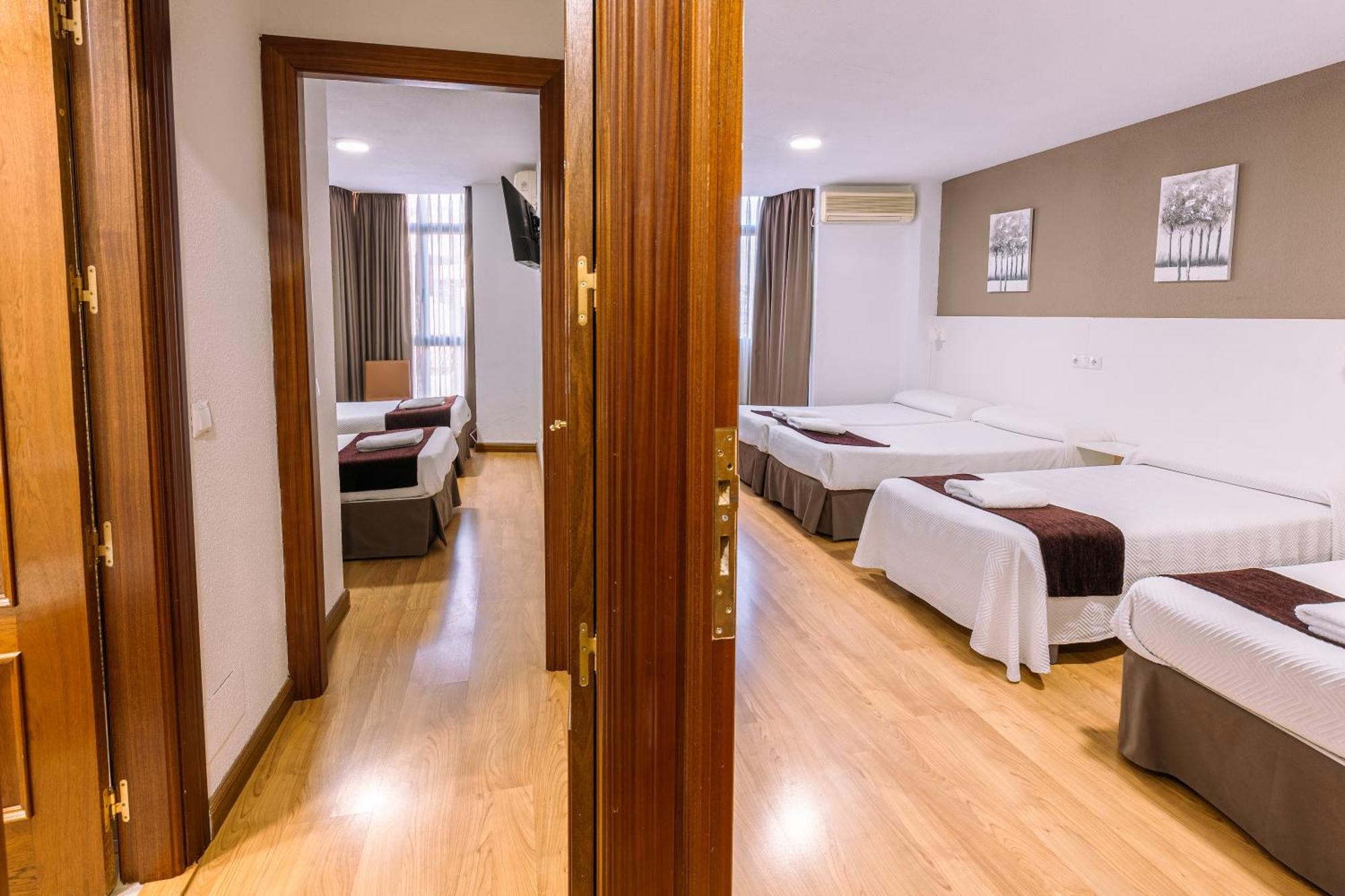 Hostal Gran Via Pinto Exterior photo