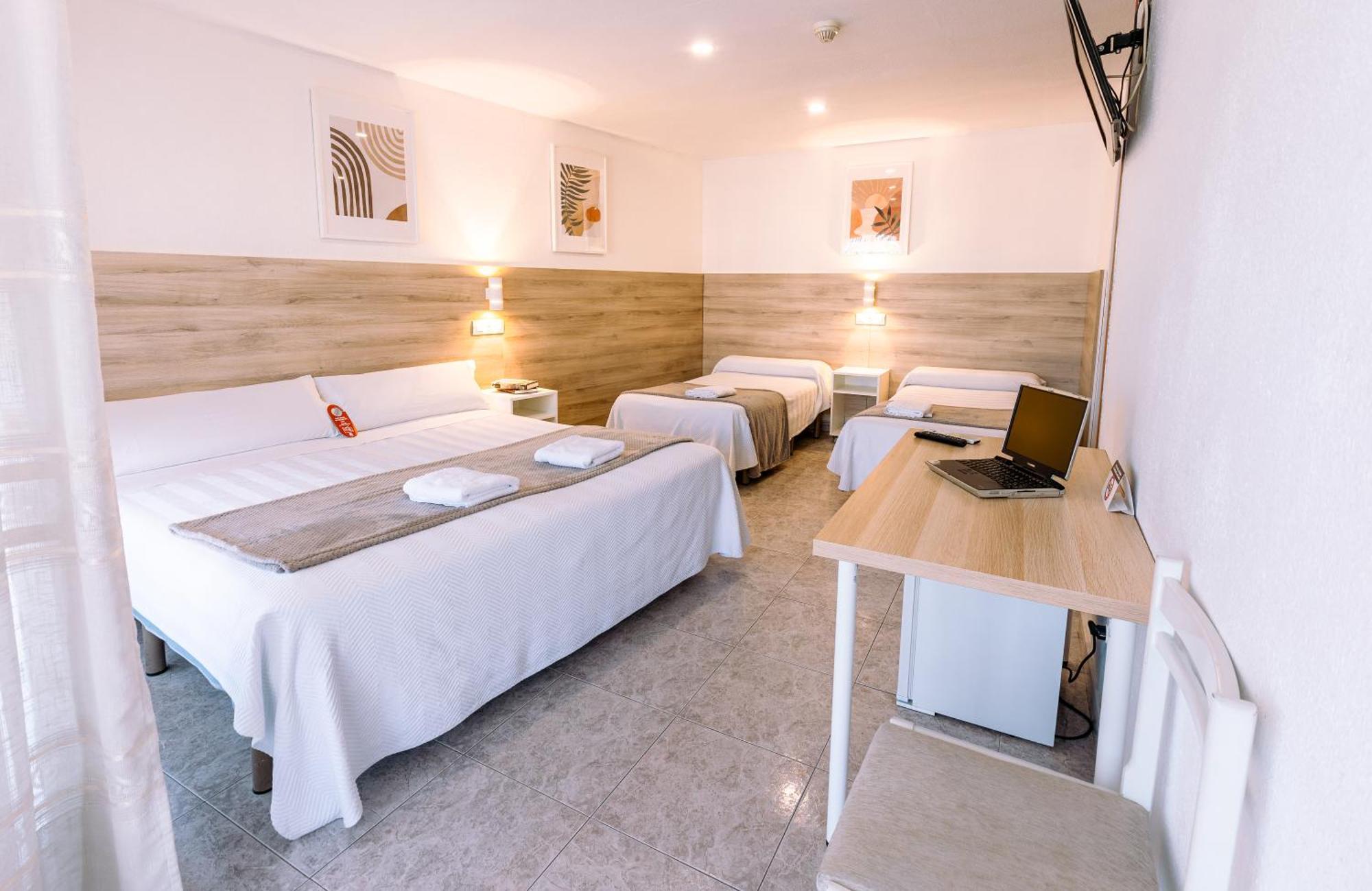 Hostal Gran Via Pinto Exterior photo