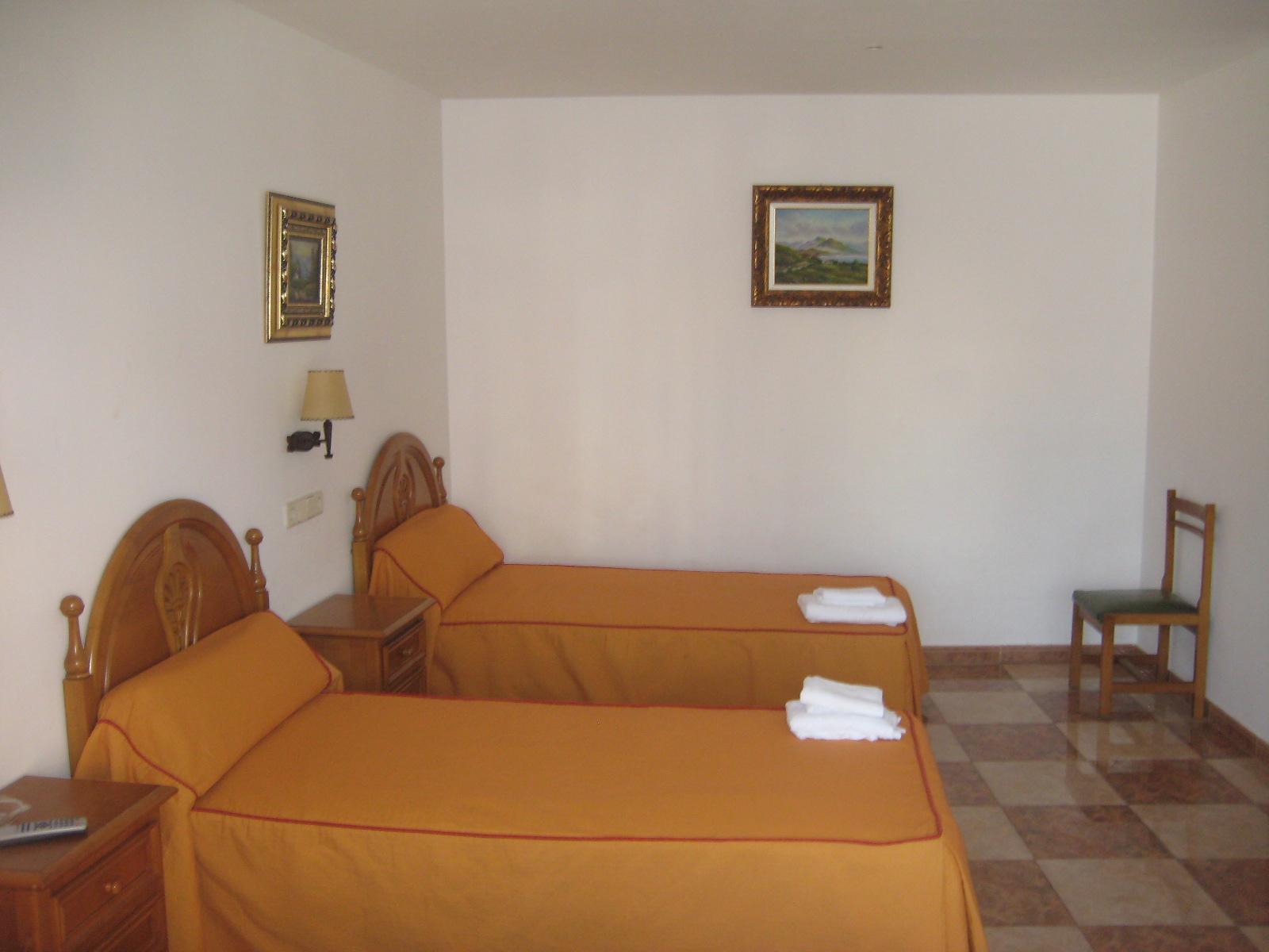 Hostal Gran Via Pinto Exterior photo
